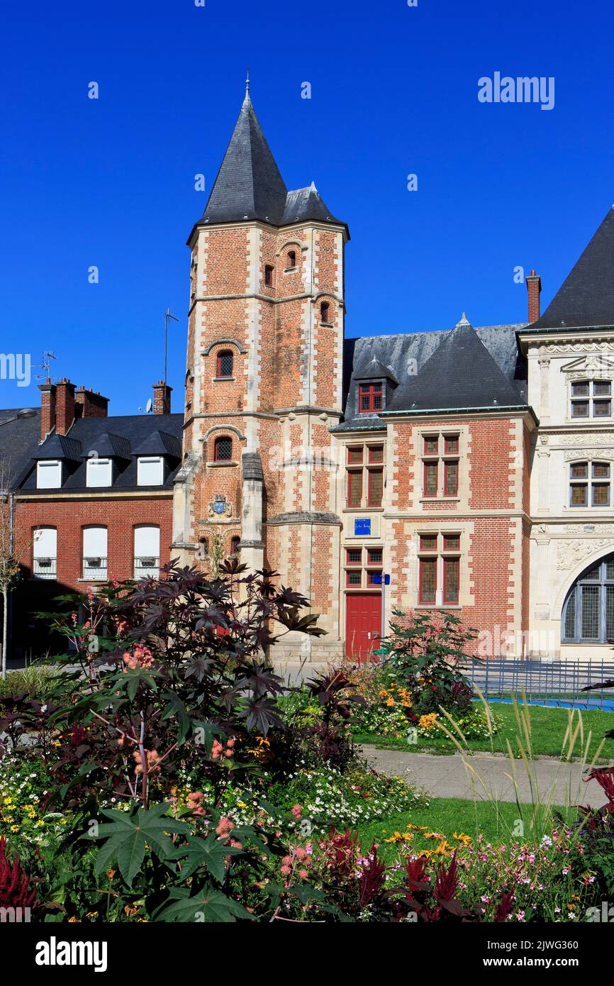 Fassade des Gebäudes „Logis du Roy“ (1520-1525) in Amiens (Somme), Frankreich, wo König Ludwig XIII. Während der Belagerung von Arras im Jahr 1640 wohnte Stockfoto