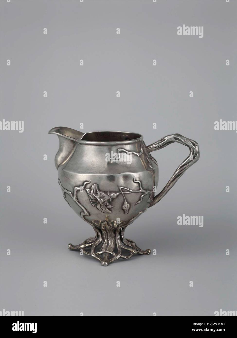 Jugendstil-Milchkännchen. Rembowski, Jan (1879-1923), Bildhauer, Hempel, Bracia (Warszawa ; Wytwórnia złotnicza ; 1894-1944), Fabrik Stockfoto