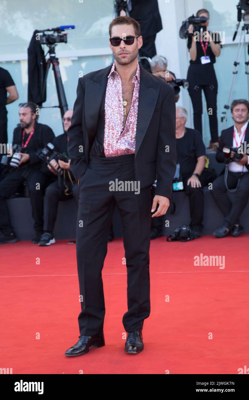 Venedig, Italien. 05. September 2022. VENEDIG, ITALIEN. 5. September 2022: Jon Kortajarena bei der Don't Worry Darling-Premiere auf den Internationalen Filmfestspielen von Venedig 79.. Picture: Kristina Afanasyeva/Featureflash Credit: Paul Smith/Alamy Live News Stockfoto