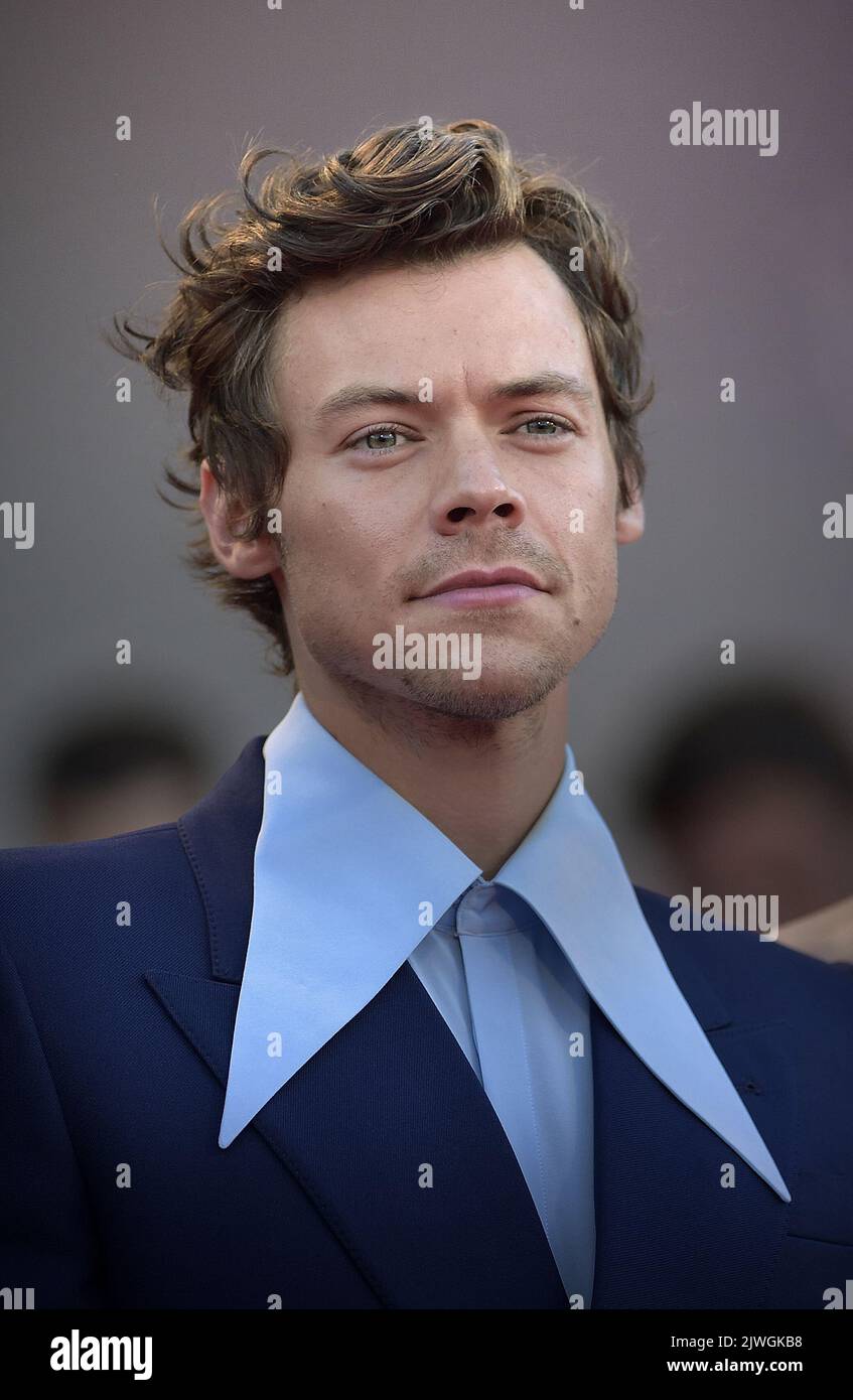 Venedig, Italien. 05. September 2022. Harry Styles besucht den roten Teppich „Don't Worry Darling“ beim Internationalen Filmfestival Venedig 79. am 05. September 2022 in Venedig, Italien. Kredit: UPI/Alamy Live Nachrichten Stockfoto