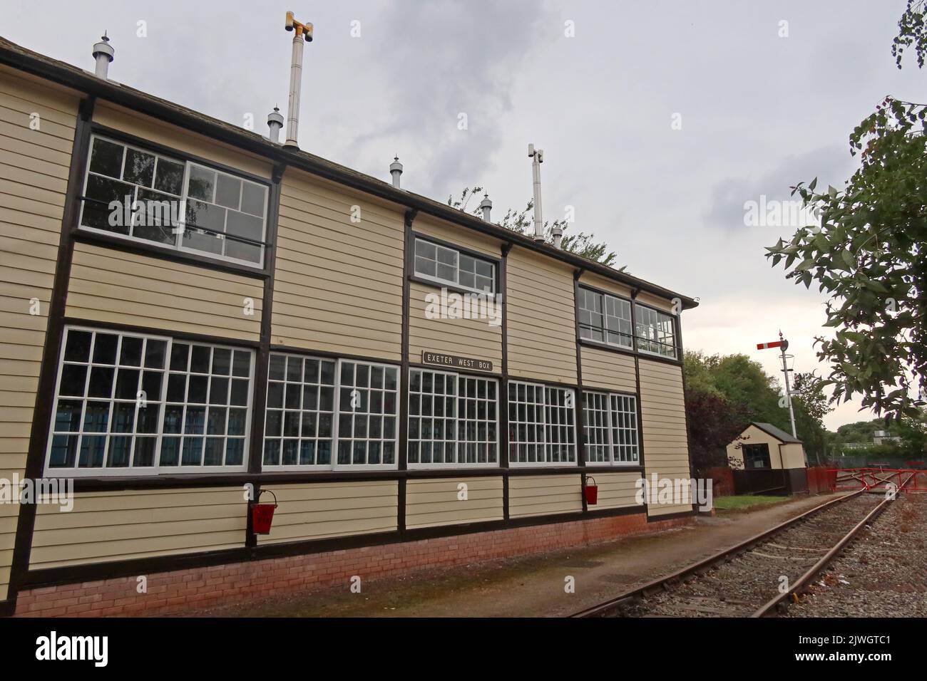 Außenansicht der Exeter West Signal Box, rekonstruiert in Crewe, Cheshire, England, Großbritannien, CW1 2DB Stockfoto