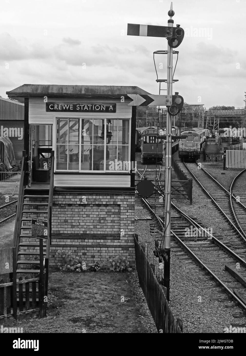 Alte mechanische eisenbahnsignale Schwarzweiß-Stockfotos und -bilder ...