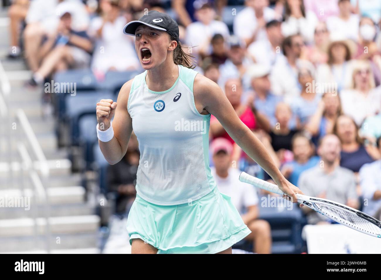 New York, NY - 5. September 2022: IGA Swiatek aus Polen reagiert während der US Open Championships 4. gegen Jule Niemeier aus Deutschland im USTA Billie Jean King National Tennis Center Stockfoto