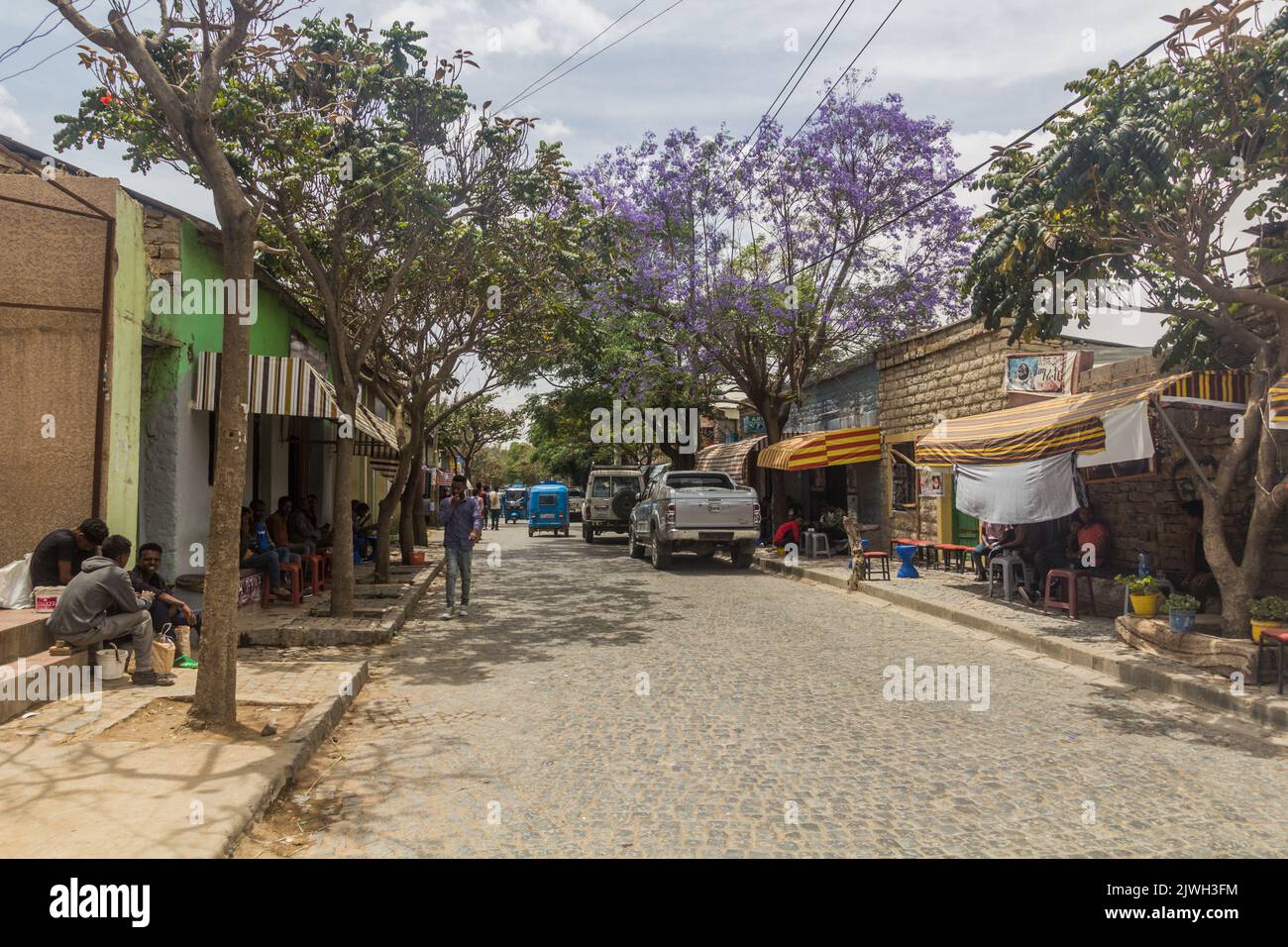 MEKELE, ÄTHIOPIEN - 27. MÄRZ 2019: Blick auf eine Straße im Zentrum von Mekele, Äthiopien. Stockfoto