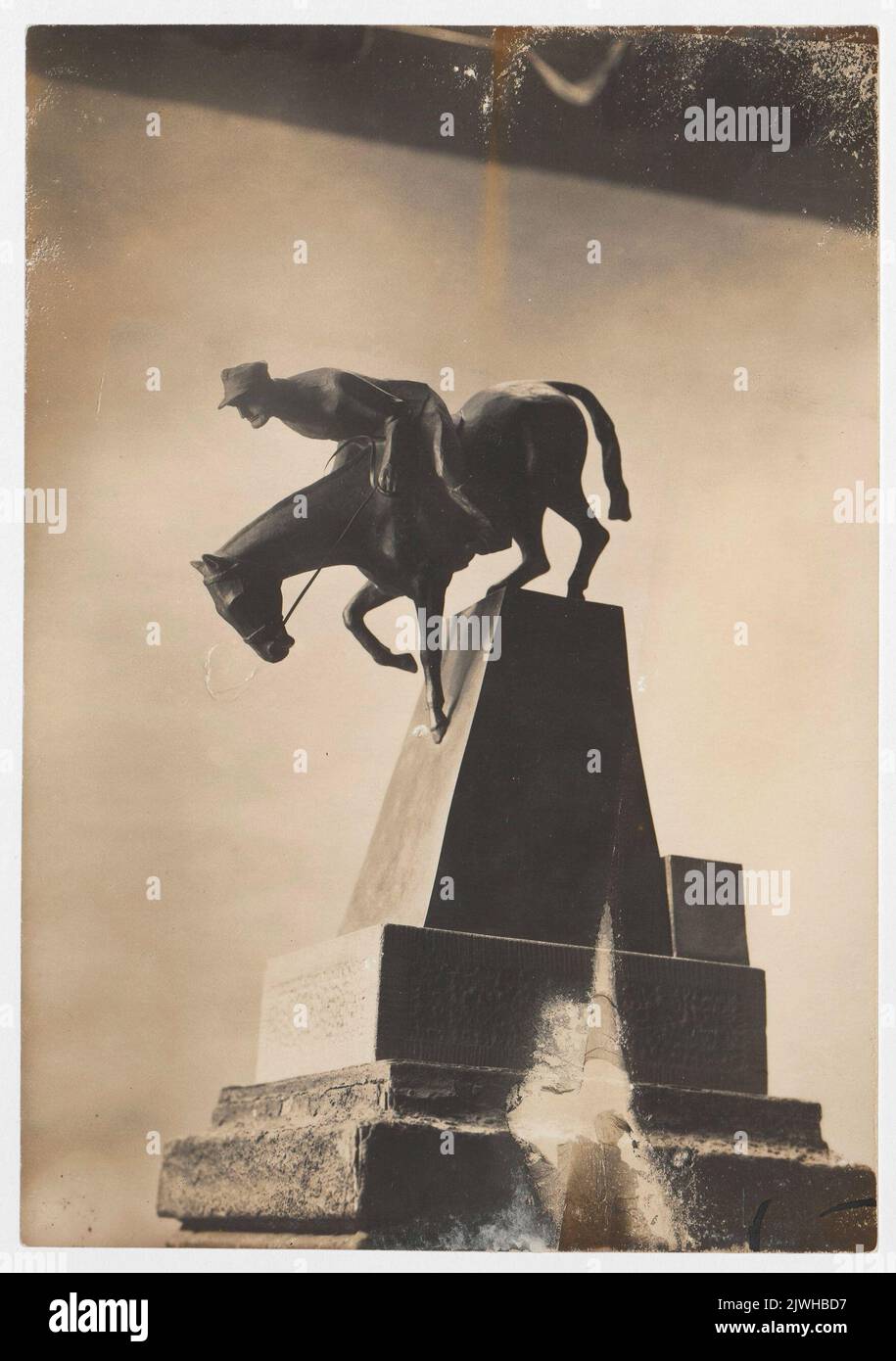 [Żołnierz na koniu] [berittene Soldaten] - Skulptur von Olga Niewska.. Brzozowski, Stanisław (1883-1968), Fotograf Stockfoto