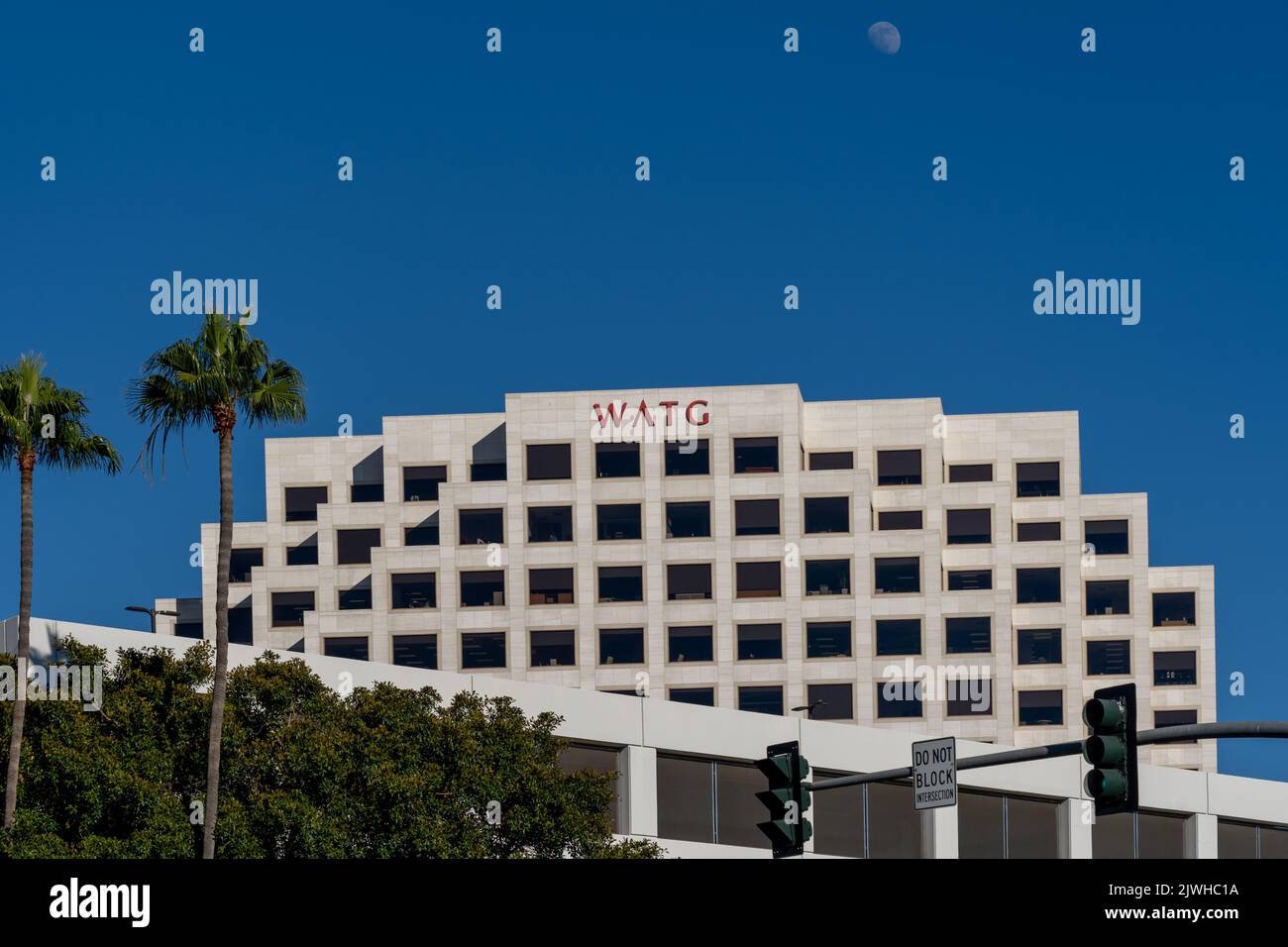 Irvine, CA, USA – 9. Juli 2022: Die Firmenzentrale der WATG wird am 9. Juli 2022 in Irvine, CA, USA gezeigt. Stockfoto
