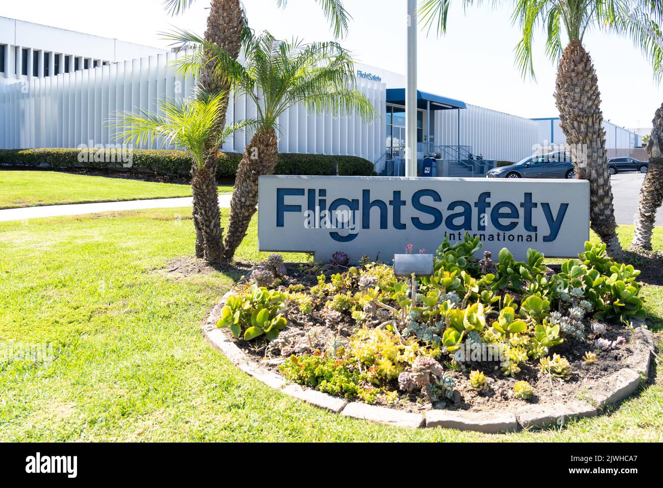 Long Beach, Kalifornien, Kalifornien, USA - 10. Juli 2022: FlightSafety’s Learning Center in Long Beach, Kalifornien, Kalifornien, USA. Stockfoto
