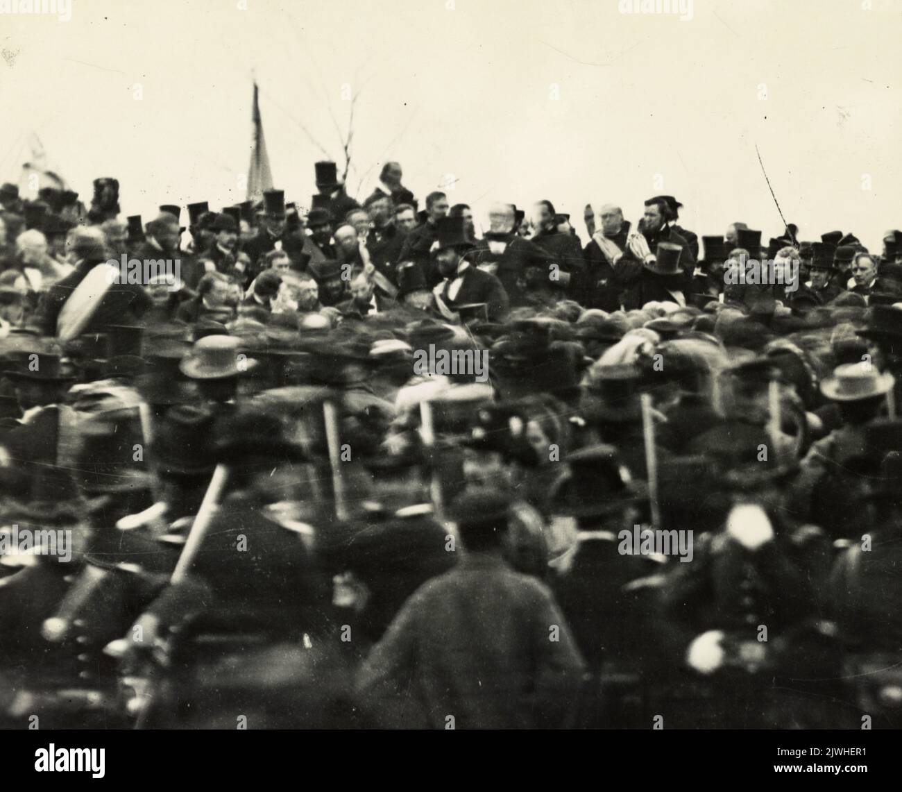 Präsident Abraham Lincoln am 19. November 1863 in Gettysburg. Etwa drei Stunden später hielt er die Gettysburg-Rede, eine der bekanntesten Reden der amerikanischen Geschichte. Siehe Bild 2JWHER0 für das gleiche Bild mit Lincoln, das durch ein rotes Quadrat gekennzeichnet ist. Stockfoto