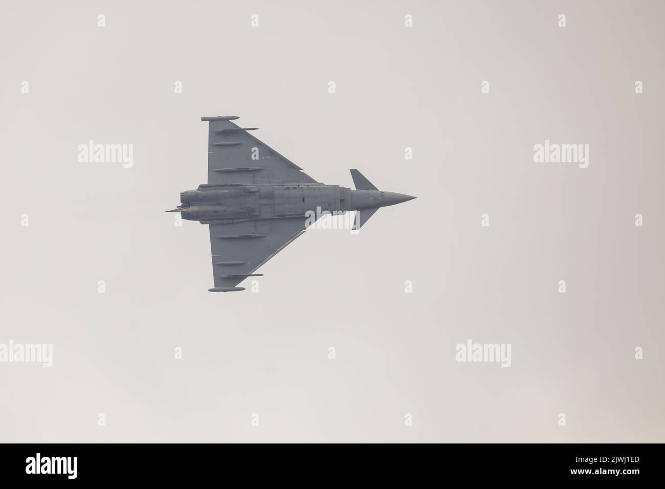 Bukarest, Rumänien - 4. September 2022: Eurofighter Typhoon auf dem Aurel Vlaicu Flughafen in Bukarest während einer Flugshow. Stockfoto