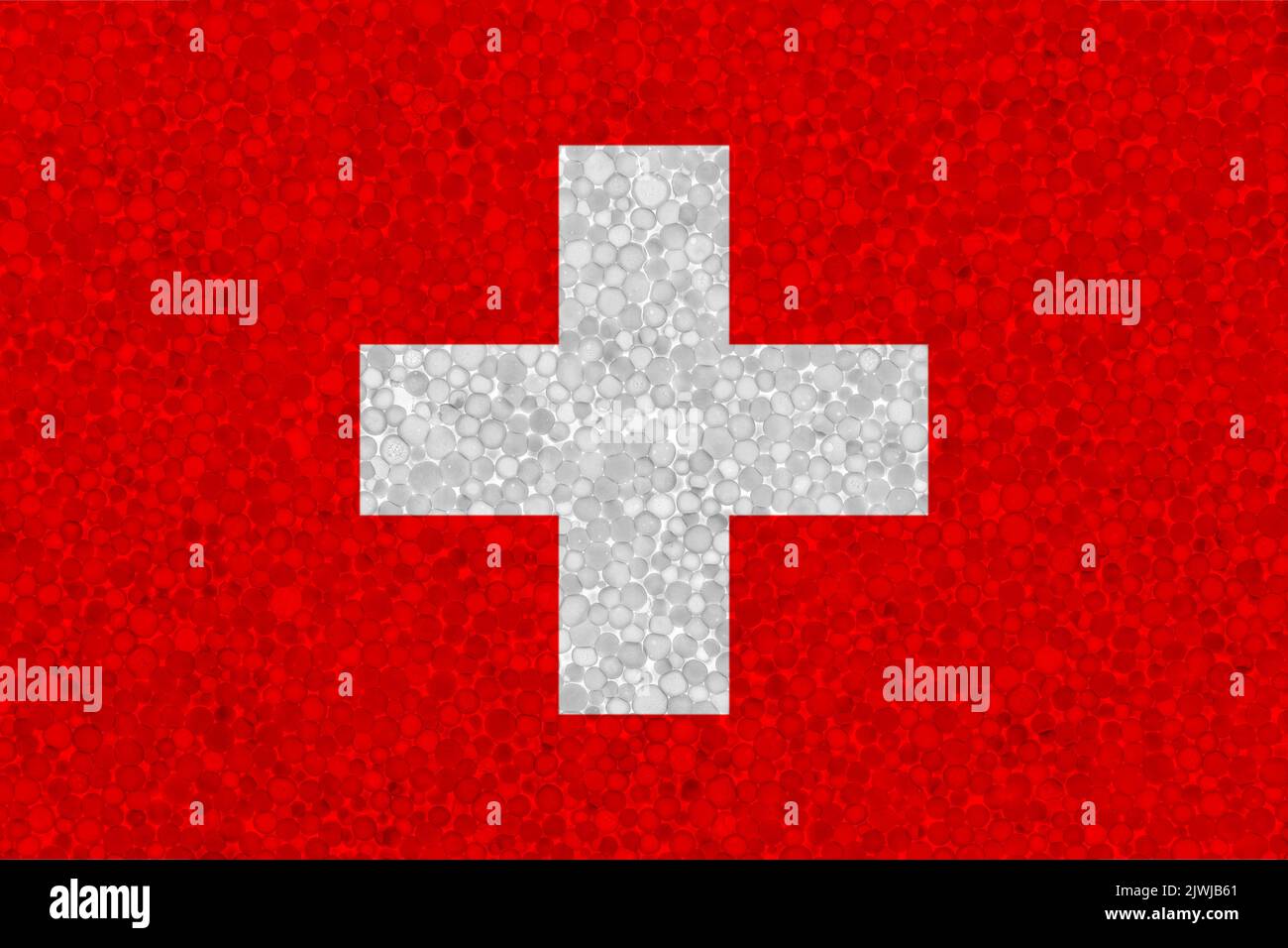 Flagge der Schweiz auf Styropor-Textur. Nationalflagge auf der Oberfläche aus Kunststoffschaum lackiert Stockfoto