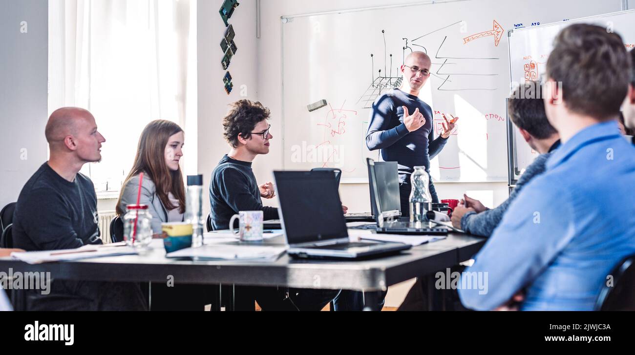Entspannte IT Business Startup Unternehmen Team Meeting. Stockfoto