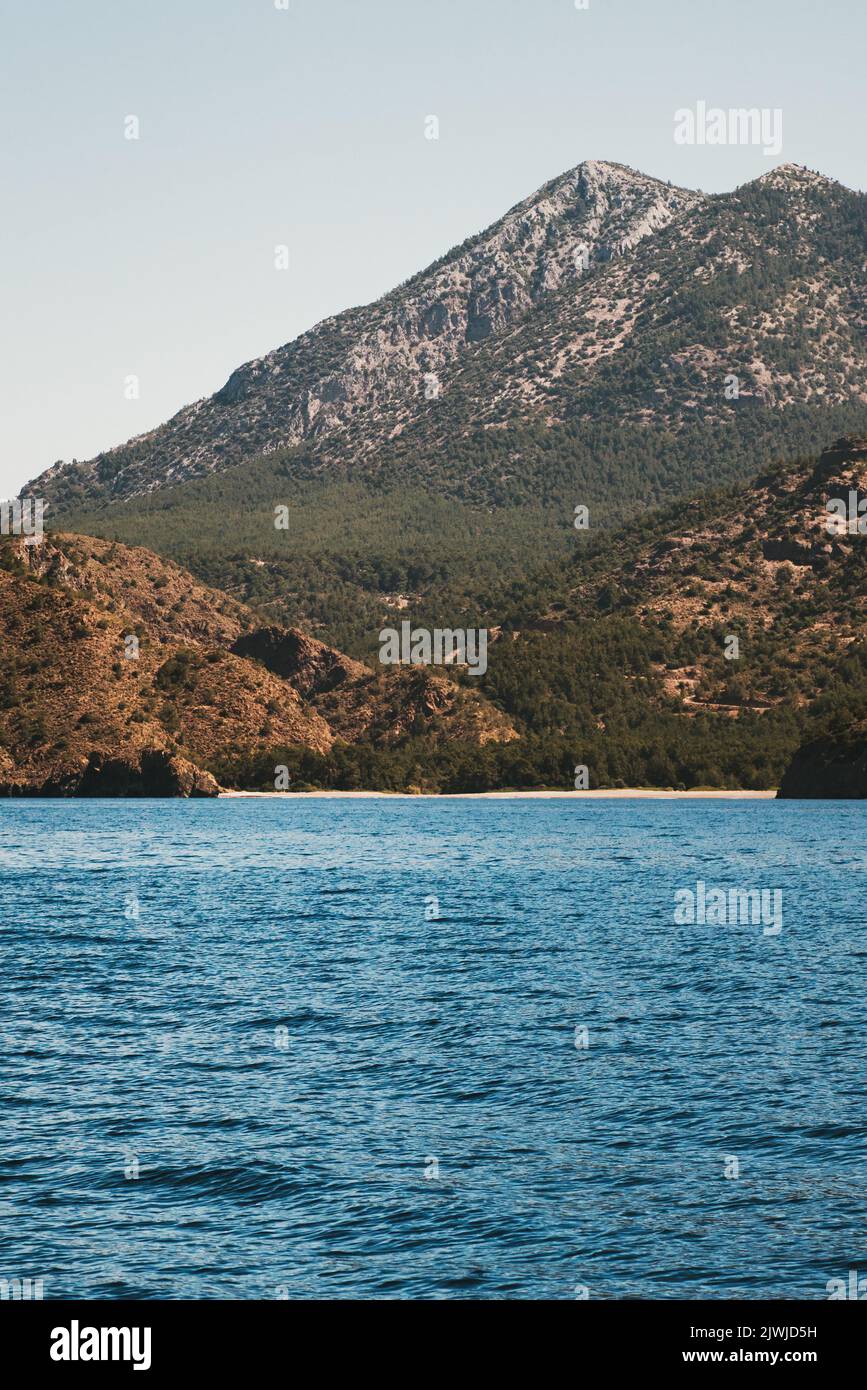 Ägäis Bucht und Berglandschaft in der Türkei Natur Reiseziele schöne Reiseszenerie Sommersaison Stockfoto