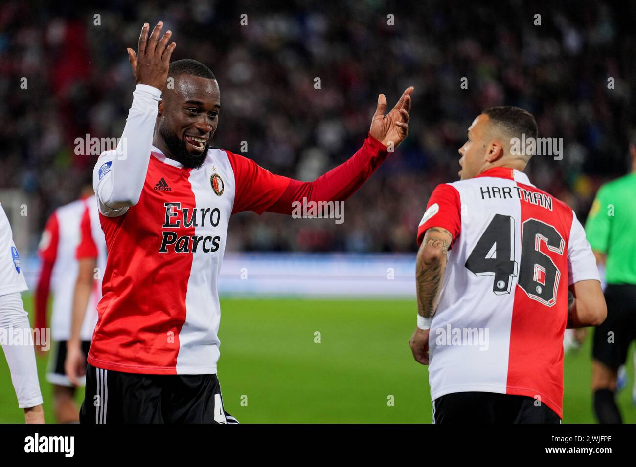 Rotterdam - Lutsharel Geertruida von Feyenoord, Quilindschy Hartman von Feyenoord während des Spiels zwischen Feyenoord und FC Emmen im Stadion Feijenoord De Stockfoto