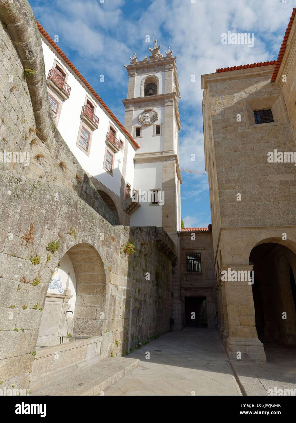 Glockenturm in der Stadt Amarante in Portugal, berühmt für seine phallischen Süßigkeiten! Stockfoto