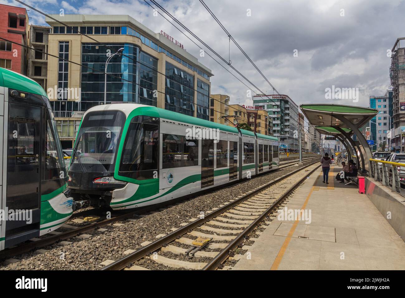 ADDIS ABEBA, ÄTHIOPIEN - 4. APRIL 2019: Blick auf den Bahnhof des Lem Hotels der Light Rail in Addis Abeba, Äthiopien Stockfoto