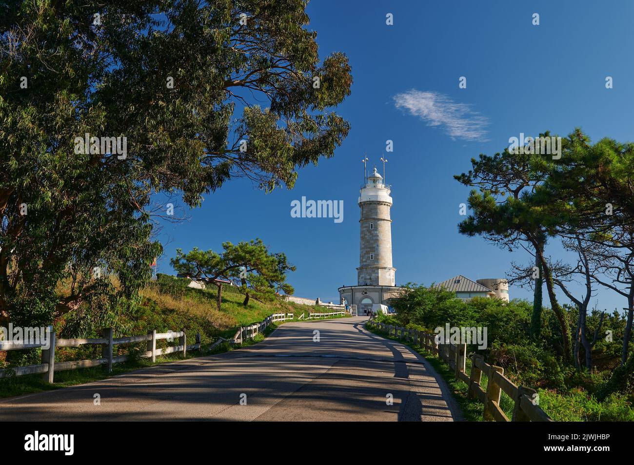 Blick auf den Leuchtturm von Cabo Mayor, Santander, Spanien, Europa Stockfoto