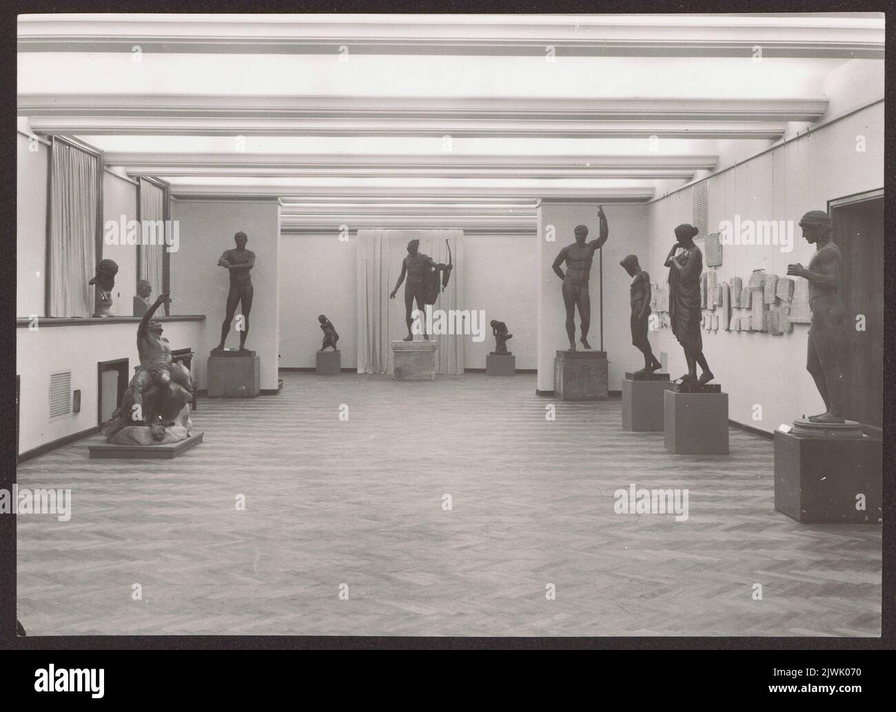 Muzeum Narodowe w Warszawie. Galerie Sztuki Starożytnej. Sala brązów - widok ekspozycji. Romanowski, Henryk (1915-1984), Fotograf Stockfoto