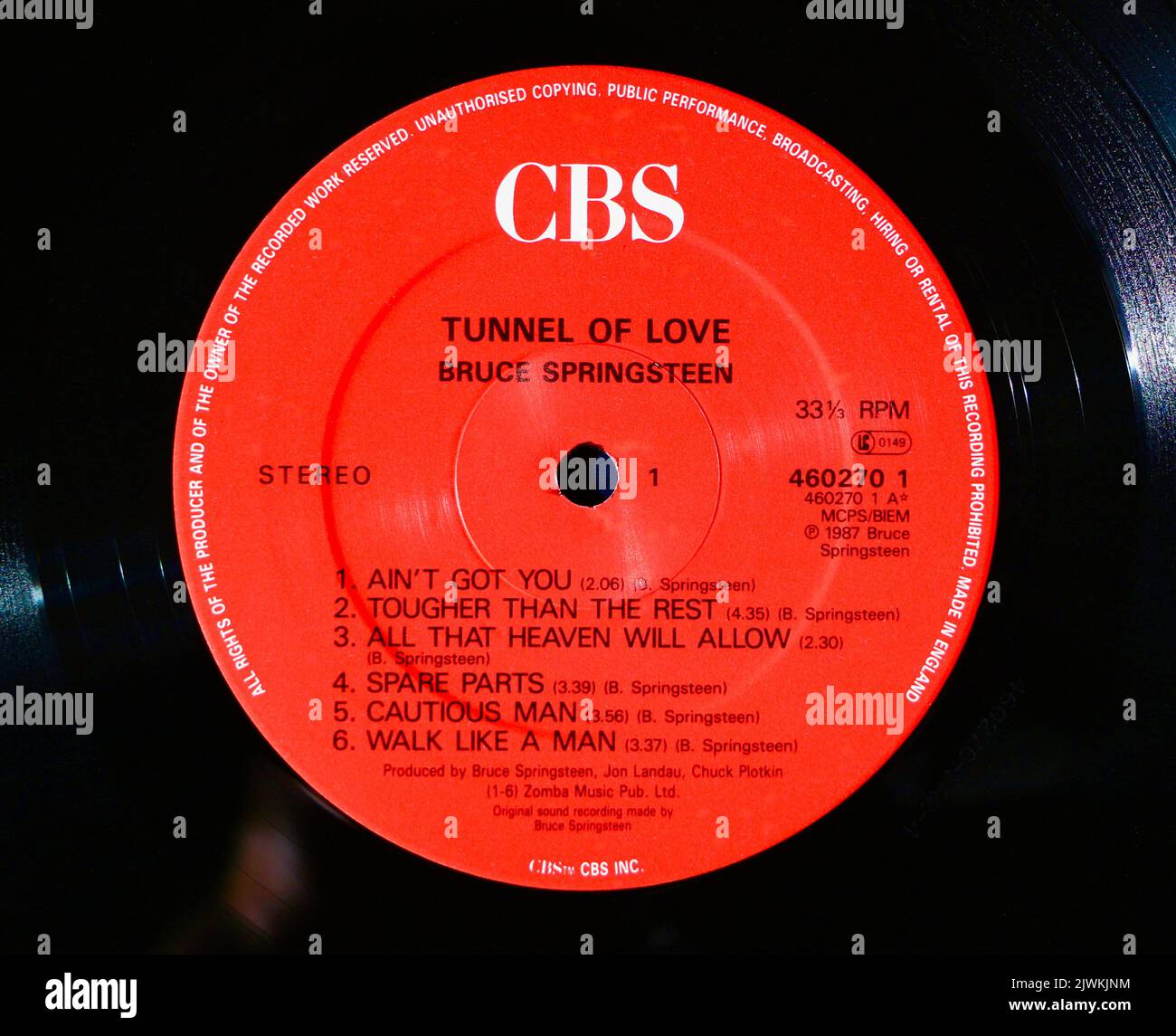 Foto-Nahaufnahme eines mittleren Labels auf einer original 1987 Pressung einer Vinylscheibe Tunnel of Love Bruce Springsteen Stockfoto