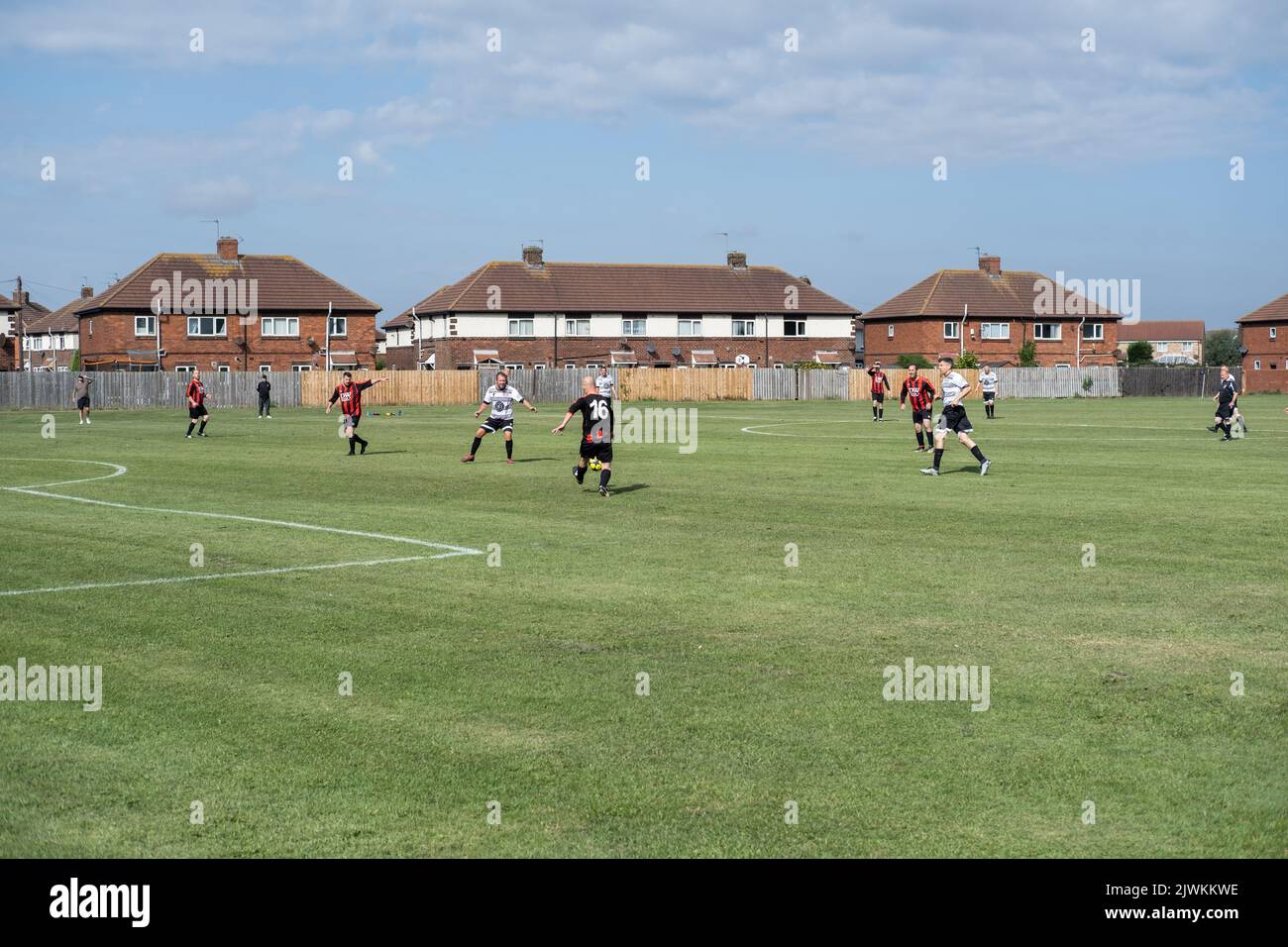 Ein Amateurfußballspiel in England, Großbritannien. Stockfoto
