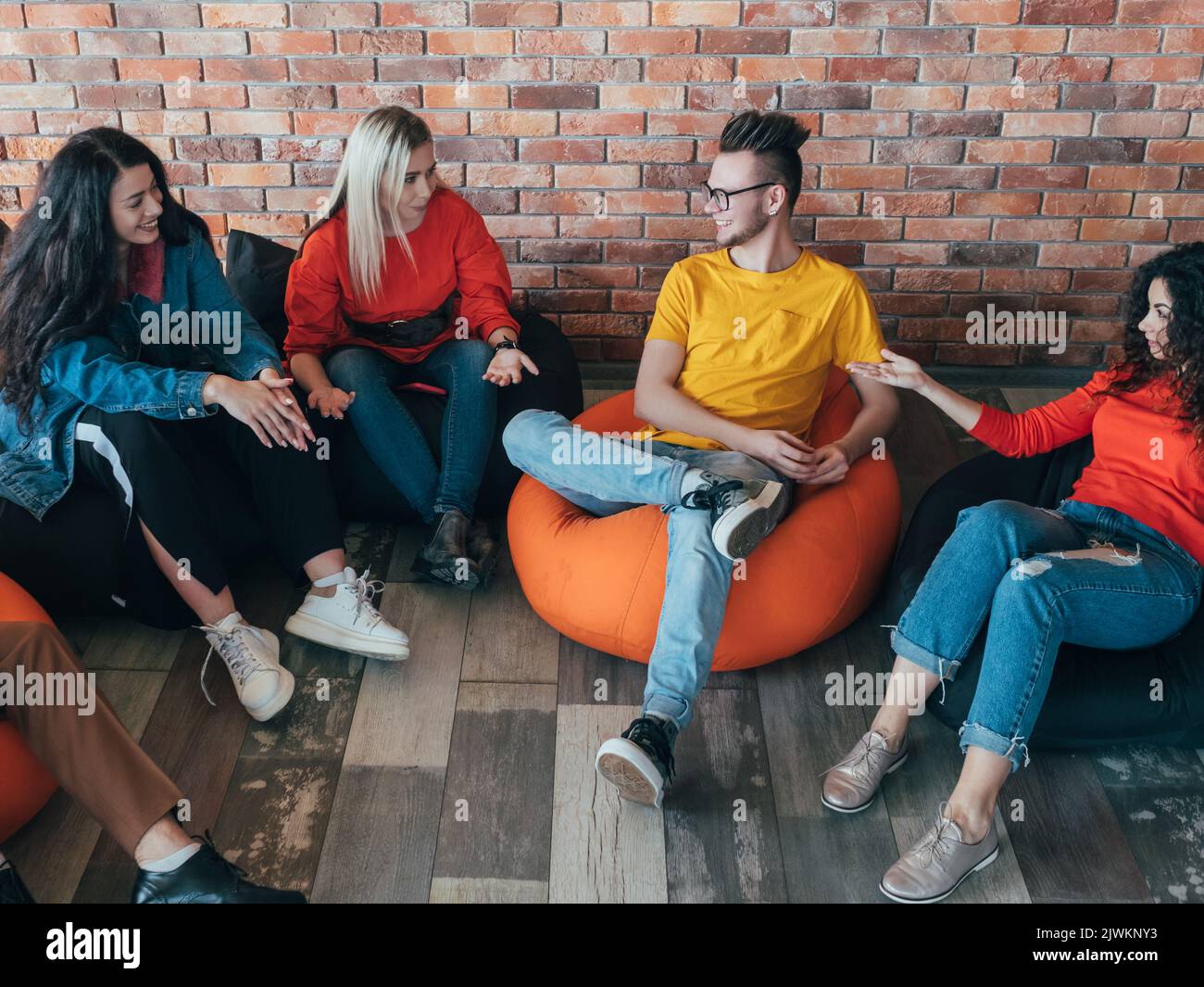 Zwangloses Business Meeting Millennials Team Freizeit Stockfoto