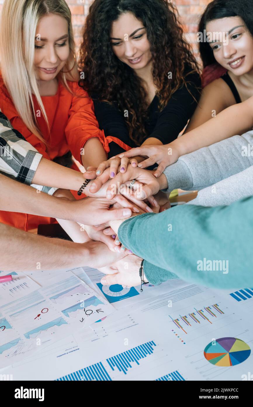 millennials erfolgreicher Teamgeist der Zusammenarbeit Stockfoto