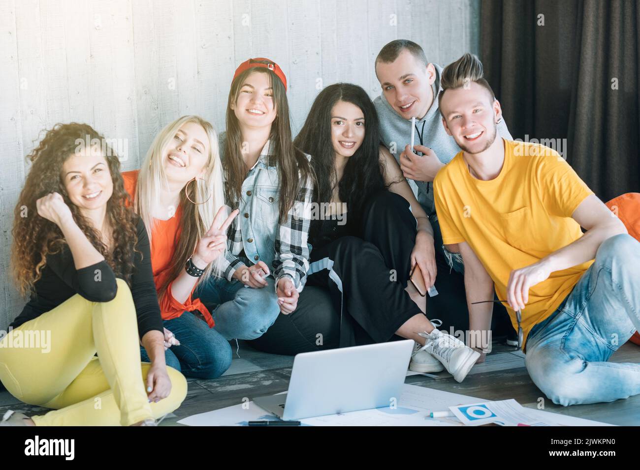 Business-Team Arbeit entspannen vielfältige Jugendgruppe Stockfoto