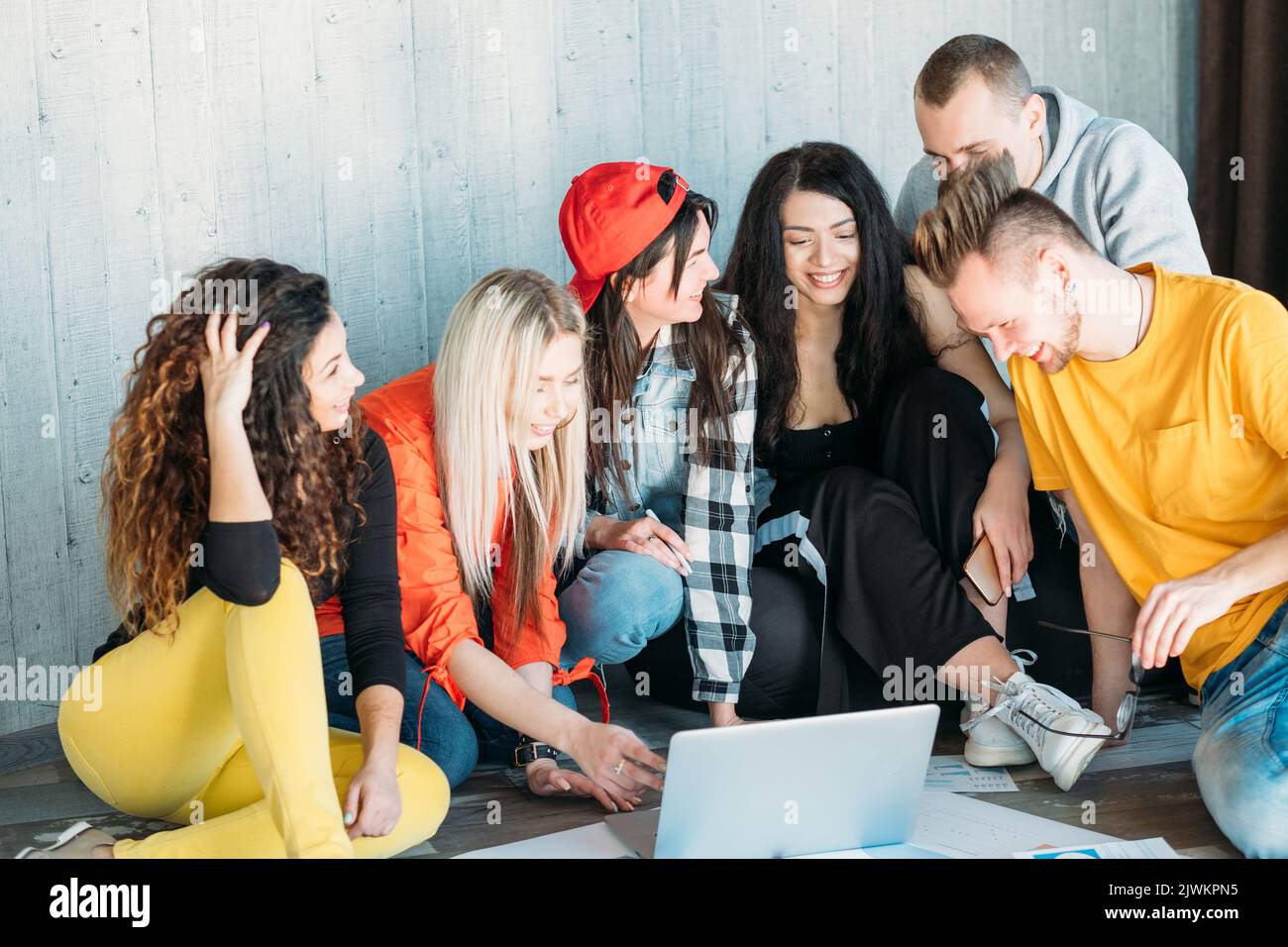 Zusammenarbeit des Geschäftsteams, das die Strategie analysiert Stockfoto