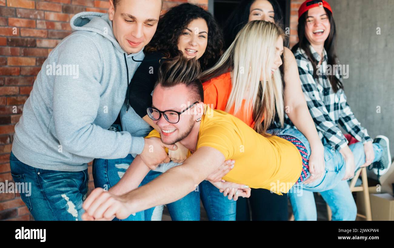 millennials Freizeit Geselligkeit Teambuilding Stockfoto