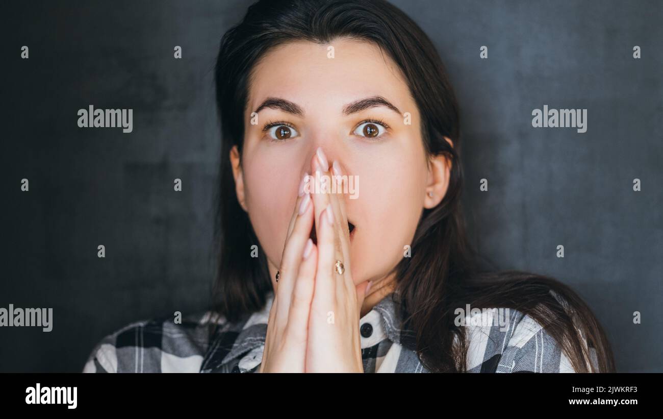 Schockängstlich junge Frau Gesichtsexpression Phobie Stockfoto