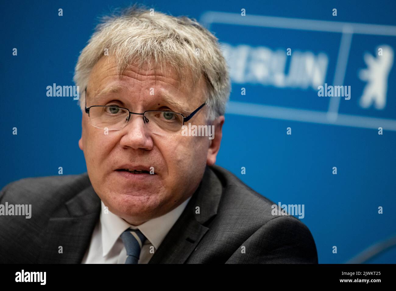 Berlin, Deutschland. 06. September 2022. Stephan Bröchler, neuer Landeswahlbeauftragter, nimmt an der Pressekonferenz nach der Berliner Senatssitzung im Roten Rathaus Teil. Der Politikwissenschaftler Bröchler wurde auf der heutigen Sitzung zum neuen Landtagswahlleiter ernannt. Quelle: Fabian Sommer/dpa/Alamy Live News Stockfoto