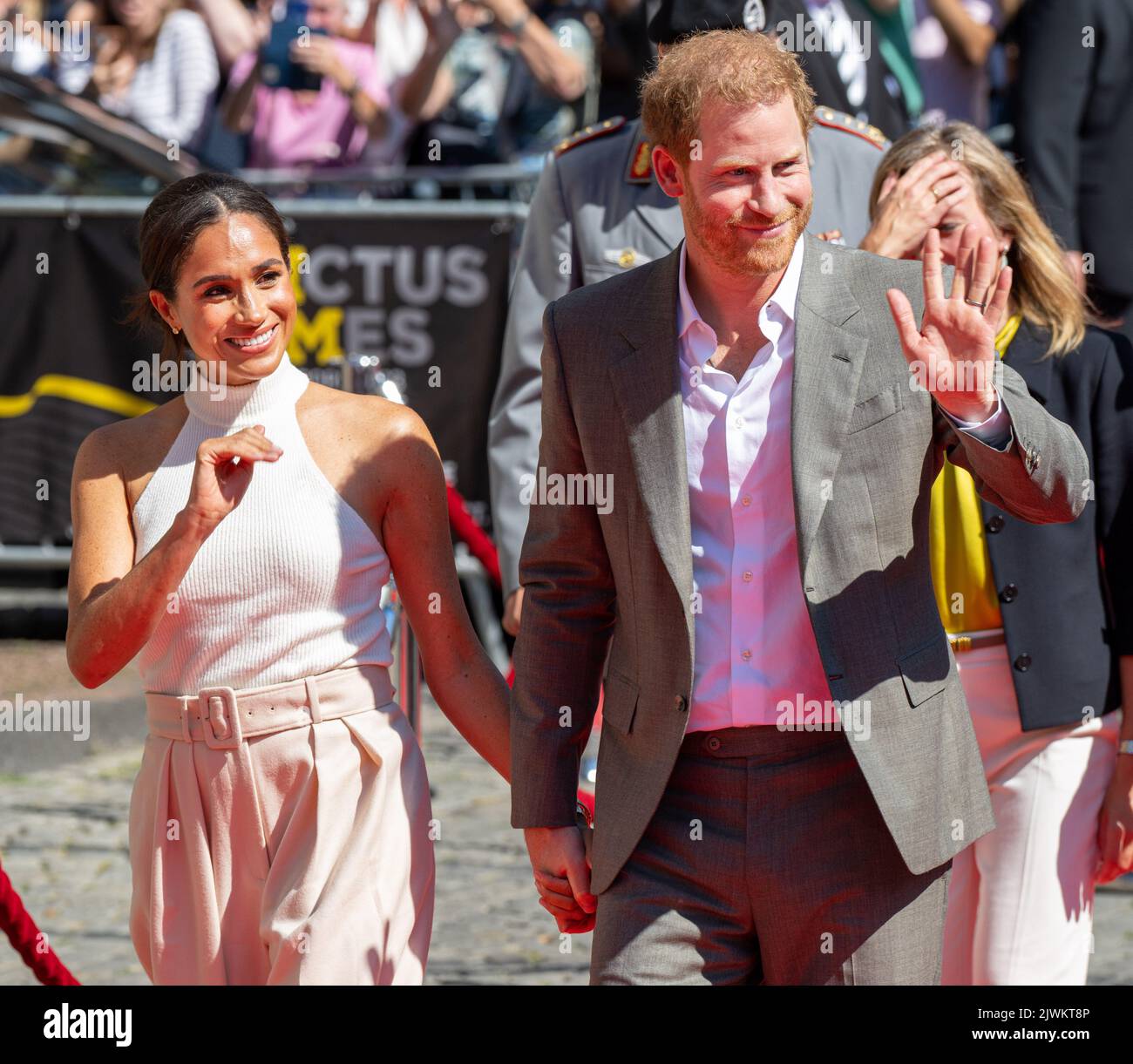 Prinz Harry, Herzog von Sussex, und Meghan Markle, Herzogin von Sussex, nahmen an einem Lunch-Empfang während des One Year To Go-Events Teil, ein Jahr vor Invictus Games Düsseldorf 2023, im Rathaus auf dem Marktplatz in Düsseldorf, Deutschland. (Foto von DPPA/Sipa USA) Stockfoto