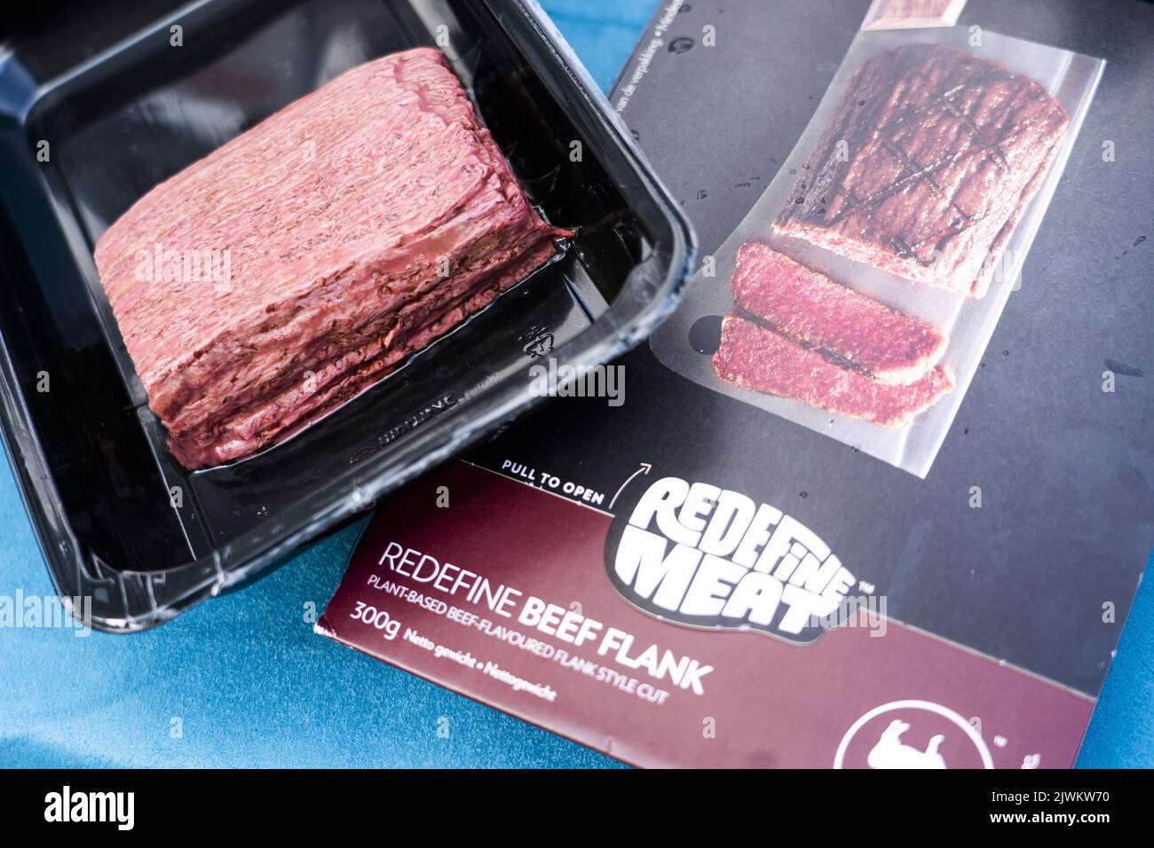 2022-09-06 12:31:52 DEN HAAG - Gemüsefleisch, hergestellt in einem drucker von 3D, auf dem Klima- und tierfreundlichen parlamentarischen Grill im Repräsentantenhaus Gebäude. In den letzten Jahren wurde der Grill am letzten Tag vor der Sommerpause des Repräsentantenhauses als Gegenstück zum traditionellen Fleischgrill organisiert. In diesem Jahr steht der Grillabend zu Beginn des parlamentarischen Jahres. ANP JEROEN JUMELET niederlande Out - belgien Out Stockfoto