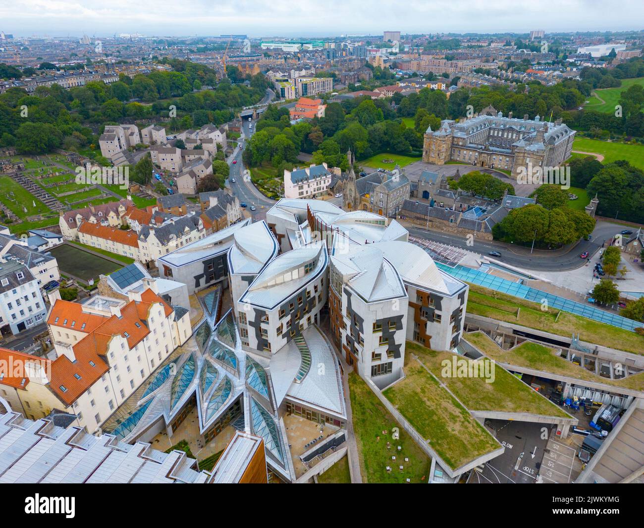 Luftaufnahme des schottischen Parlamentsgebäudes bei Holyrood in Edinburgh, Schottland, Großbritannien Stockfoto