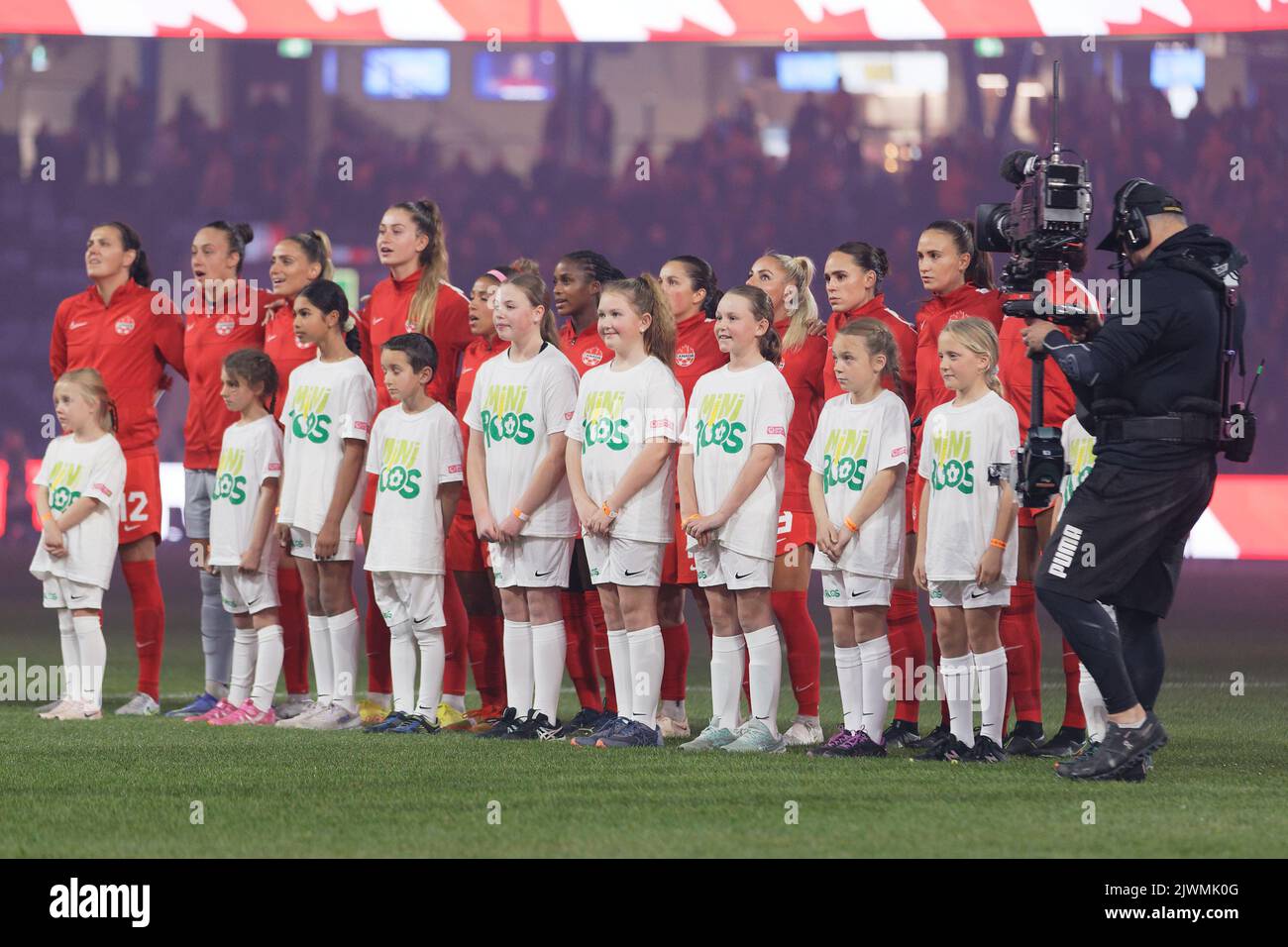 SYDNEY, AUSTRALIEN - 6. SEPTEMBER: Die kanadische Mannschaft stellt sich während des Internationalen Freundschaftskampfes zwischen Australien und Kanada am 6. September 2022 im Allianz Stadium in Sydney, Australien, für die Nationalhymnen ein. Quelle: IOIO IMAGES/Alamy Live News Stockfoto