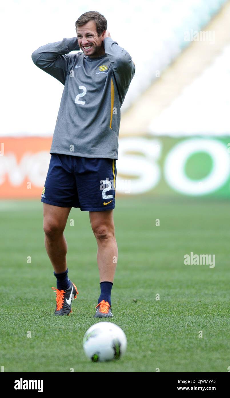 Der australische Kapitän Lucas Neill von Socceroo während eines Trainingslaufs im ANZ Stadium, Sydney, Montag, 10. Oktober 2011. Australien nimmt den Oman in einem WM-Qualifikationsspiel morgen Abend an. (AAP IMAGE/DEAN LEWINS) KEINE ARCHIVIERUNG ** NUR FÜR REDAKTIONELLE ZWECKE, KEINE KOMMERZIELLE NUTZUNG, KEINE BÜCHER **. Keine Archivierung, Bilder dürfen nur für Nachrichtenberichterstattung verwendet werden, keine kommerzielle Verwendung, keine Verwendung in Büchern ohne vorherige schriftliche Zustimmung von AAP. Wenden Sie sich bitte an Ihren PA Account Manager. Stockfoto