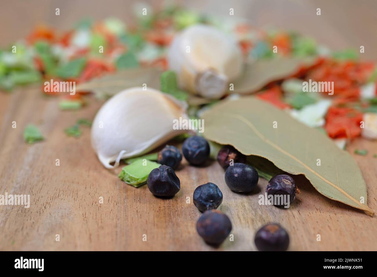 Getrocknete Kräuter und getrocknetes Gemüse zum Kochen Stockfoto