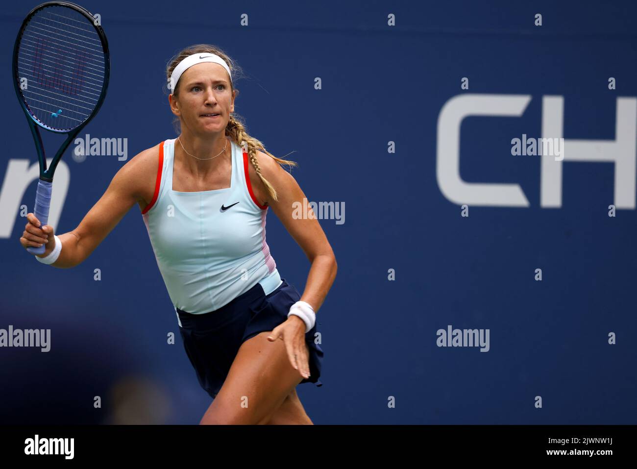 NEW YORK, NY - 5. SEPTEMBER: Victoria Azarenka während ihres vierten Spiels gegen Karolina Pliskova aus Tschechien beim US Open am 5. September 2022 im USTA Billie Jean King National Tennis Center in New York City. ( Credit: Adam Stoltman/Alamy Live News Stockfoto