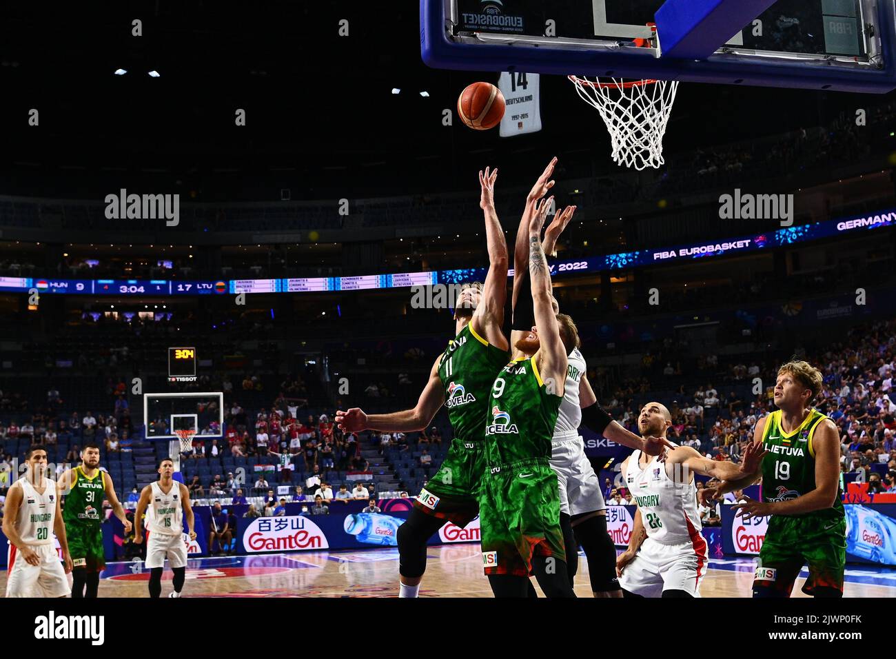 KÖLN, DEUTSCHLAND - 6. SEPTEMBER 2022: Das Basketballspiel von Eurobasket 2022 Ungarn gegen Litauen Stockfoto