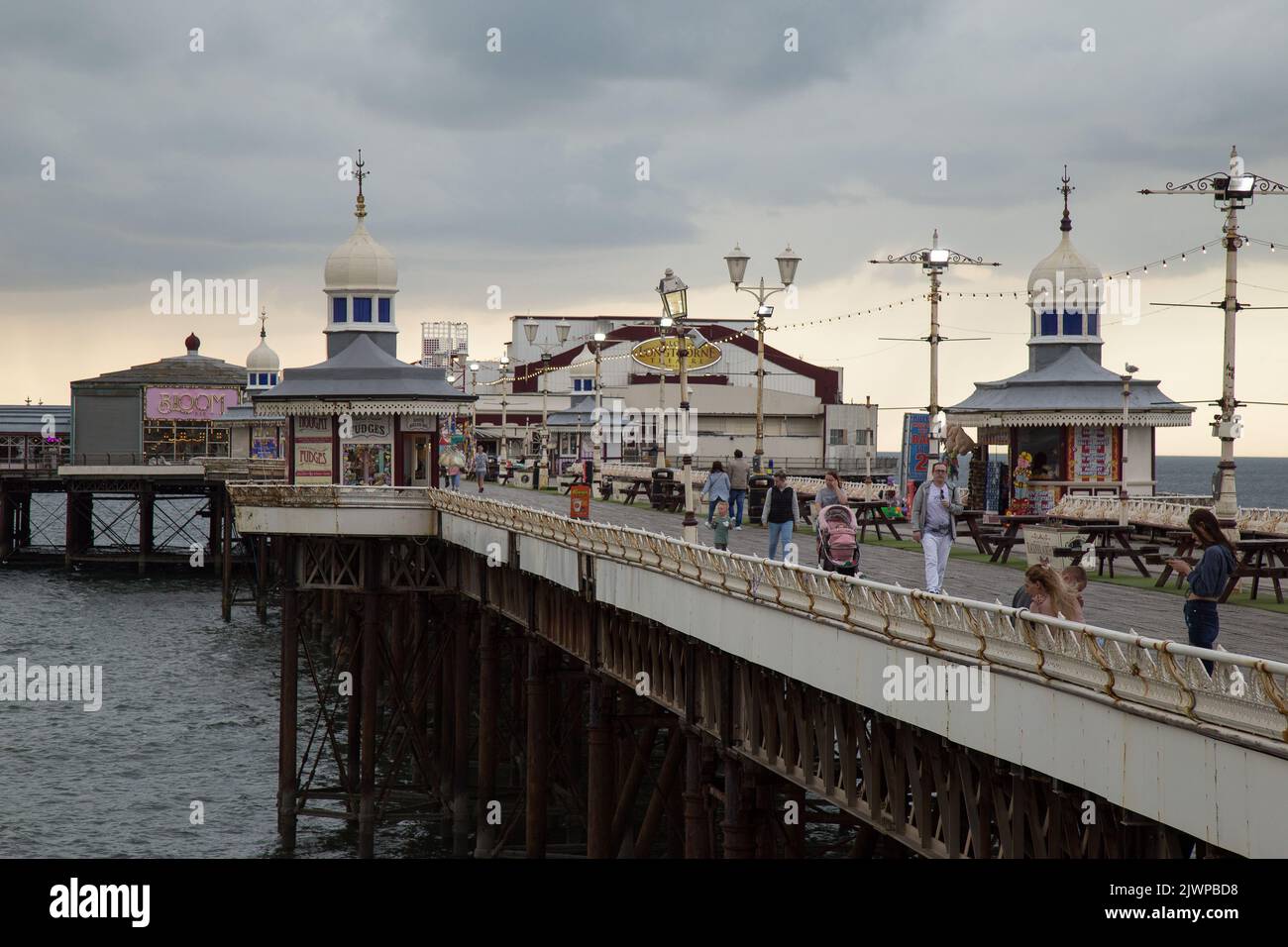 Blackpool North Pier Promenade direkt am Meer in England Stockfoto