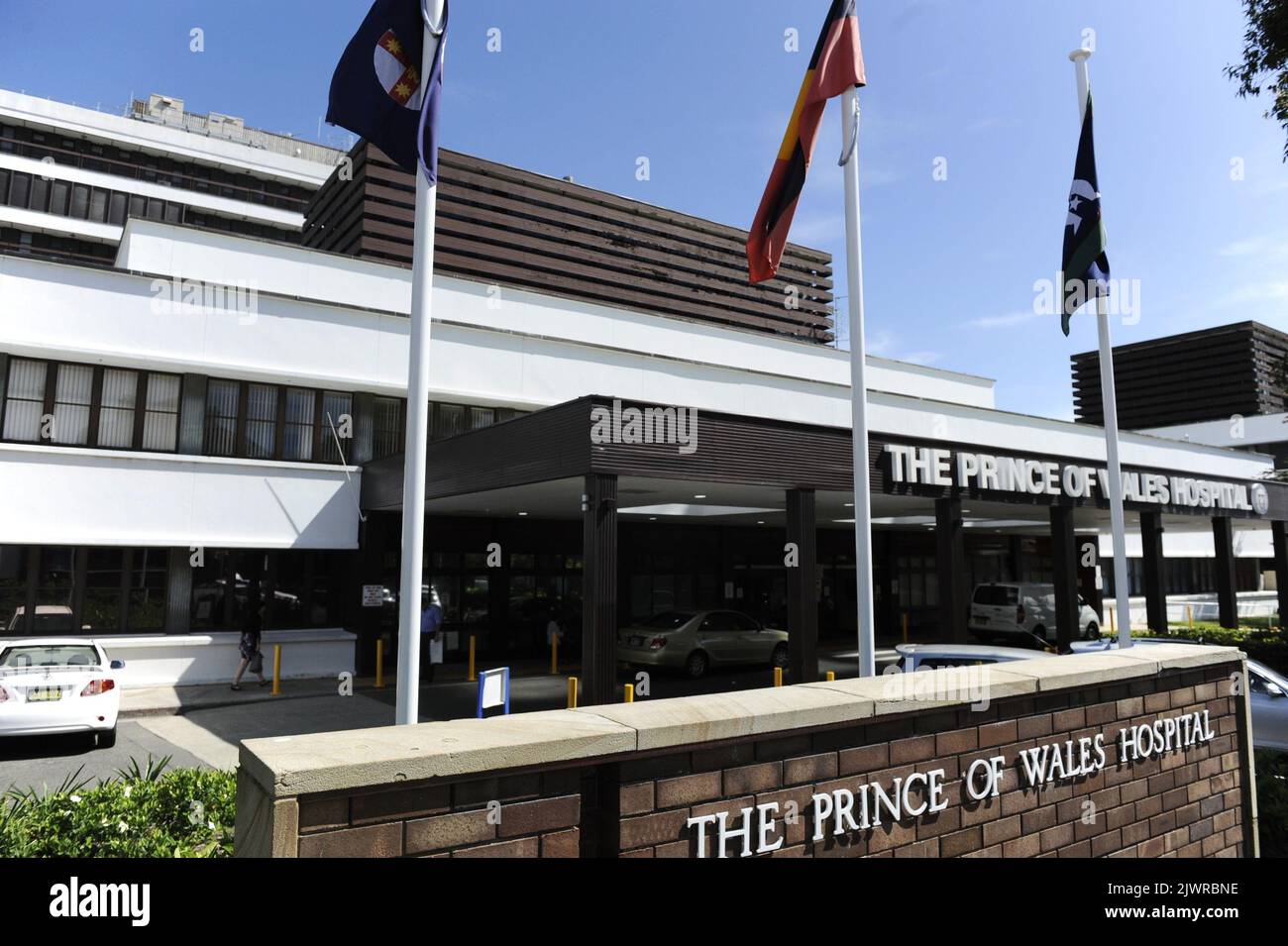 Außenansicht des Prince of Wales Hospital in Randwick in Sydney, Mittwoch, 27. Februar 2013. In einer durchgesickerten E-Mail, die von der NSW-Opposition erhalten wurde, gab der Direktor für klinische Dienste am Prince of Wales Hospital (POWH) die Schließung von 26 Betten und einer Station im östlichen Krankenhaus von Sydney bekannt. (AAP Image/Mick Tsikas) KEINE ARCHIVIERUNG ** NUR FÜR REDAKTIONELLE ZWECKE ** Stockfoto