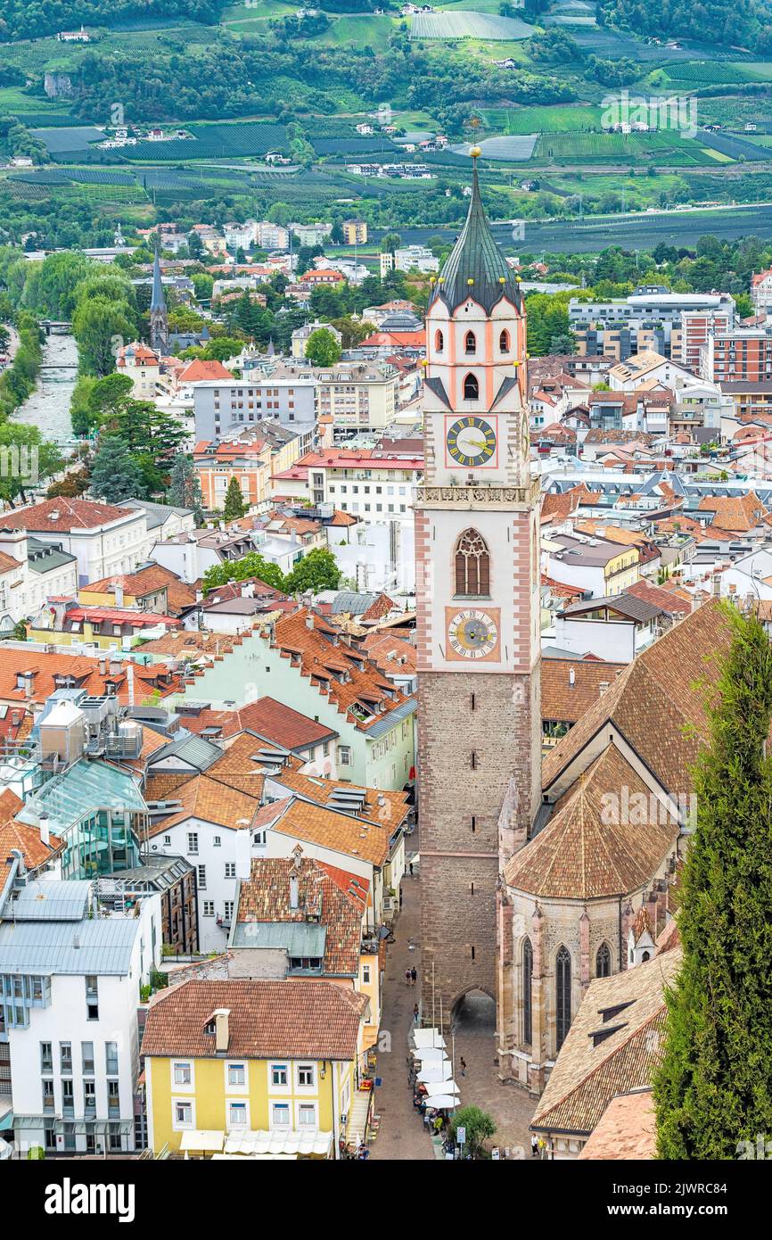 Blick auf die uralte Altstadt von Meran in Südtirol in Norditalien Stockfoto