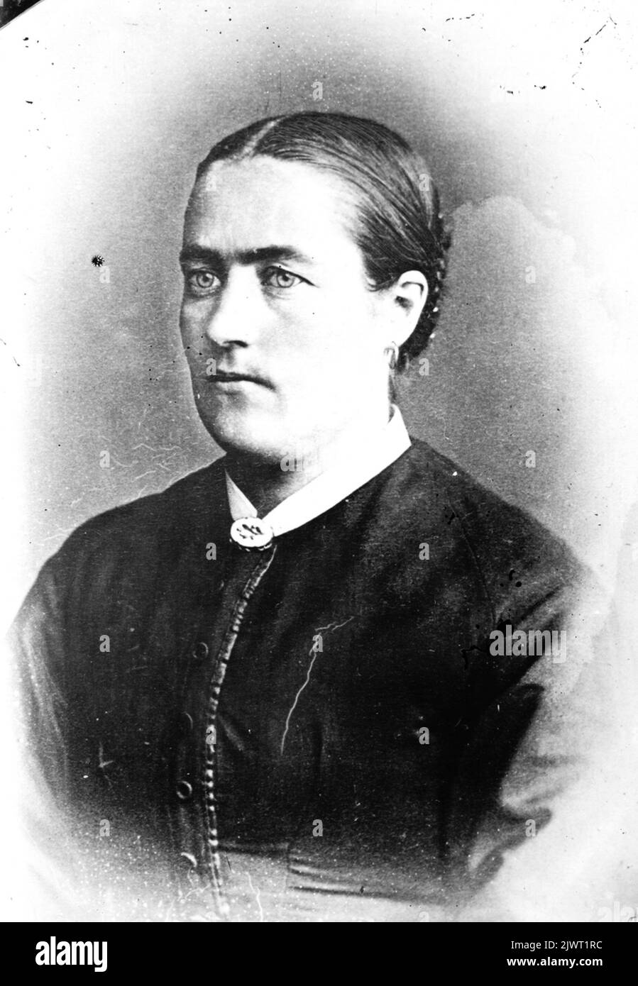 Die erste Frau des Fotografen Forsbäck. Sie starb jung. Ihre Tochter, geboren 1868, war mit Lars Sundin verheiratet. Sie hatten Sohn John Sundin, der ein weithin bekannter kommunaler Mann im Wald wurde. Fotograf Forsbäcks första fru. Hon Dog ung. Deras dotter, född 1868, blev Geschenk med Lars Sundin. De hade sonen John Sundin som blev känd kommunalman i Skog. Stockfoto