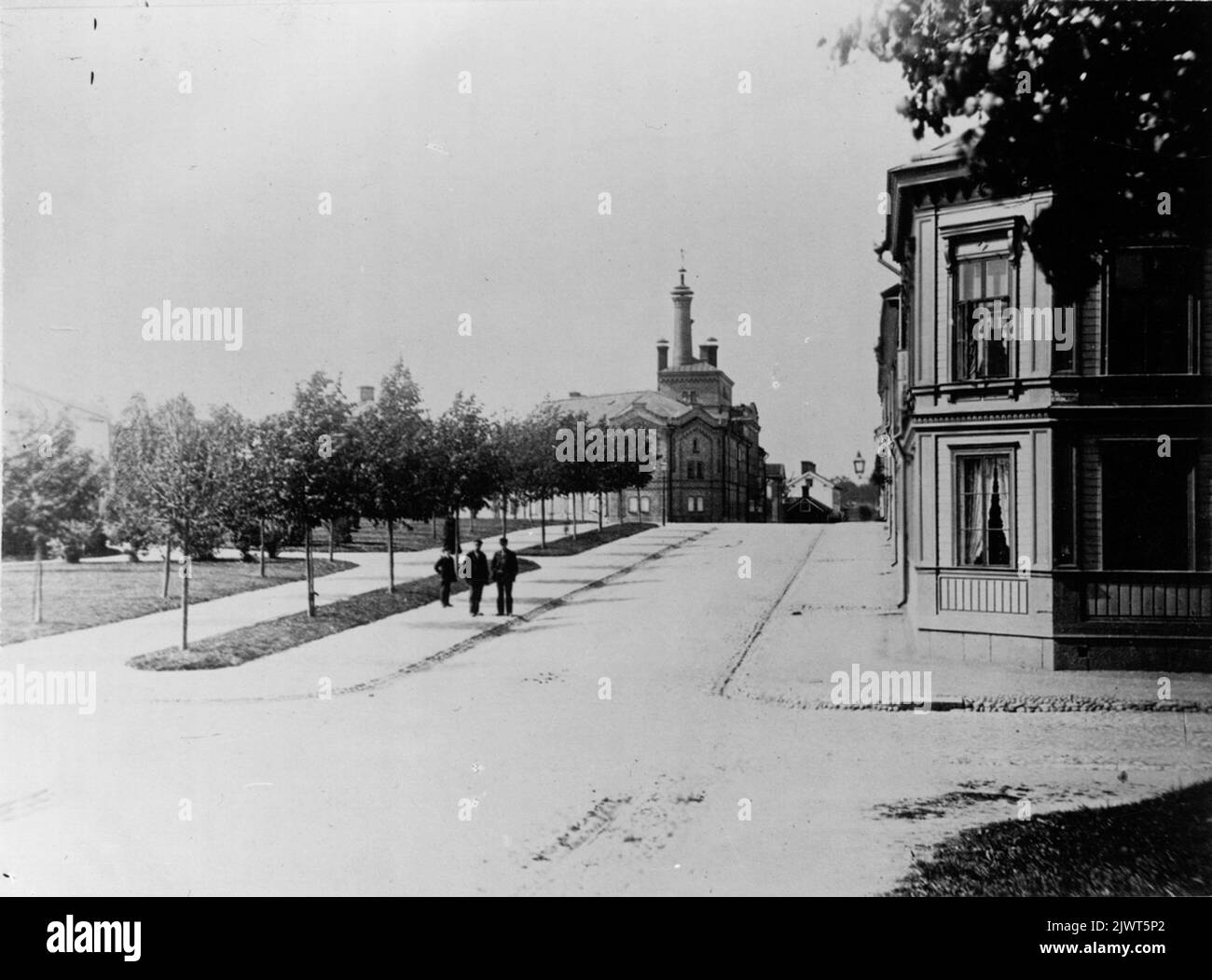 Skomakargatan im Norden, 1890s. Rechts den Drucker blockieren; im Hintergrund in der Mitte des Bildes die Dampfbrauerei. Skomakargatan mot norr, 1890-Talett. Till höger kvarter Skrivaren; i bakgrund i mitten AV bilden, Ångbryggeriet. Stockfoto