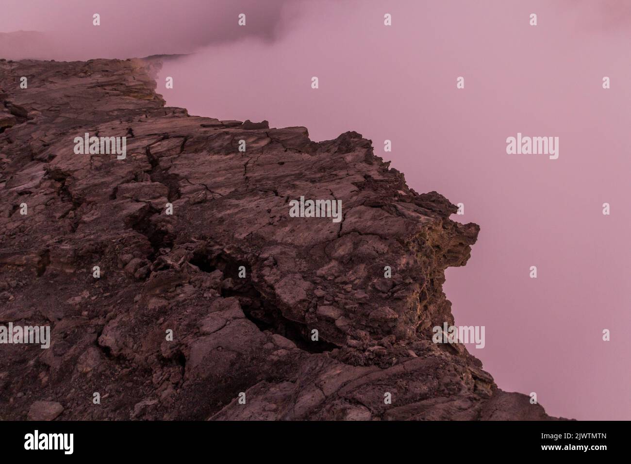 Rand des Vulkankrater Erta Ale in Afar Depression, Äthiopien Stockfoto