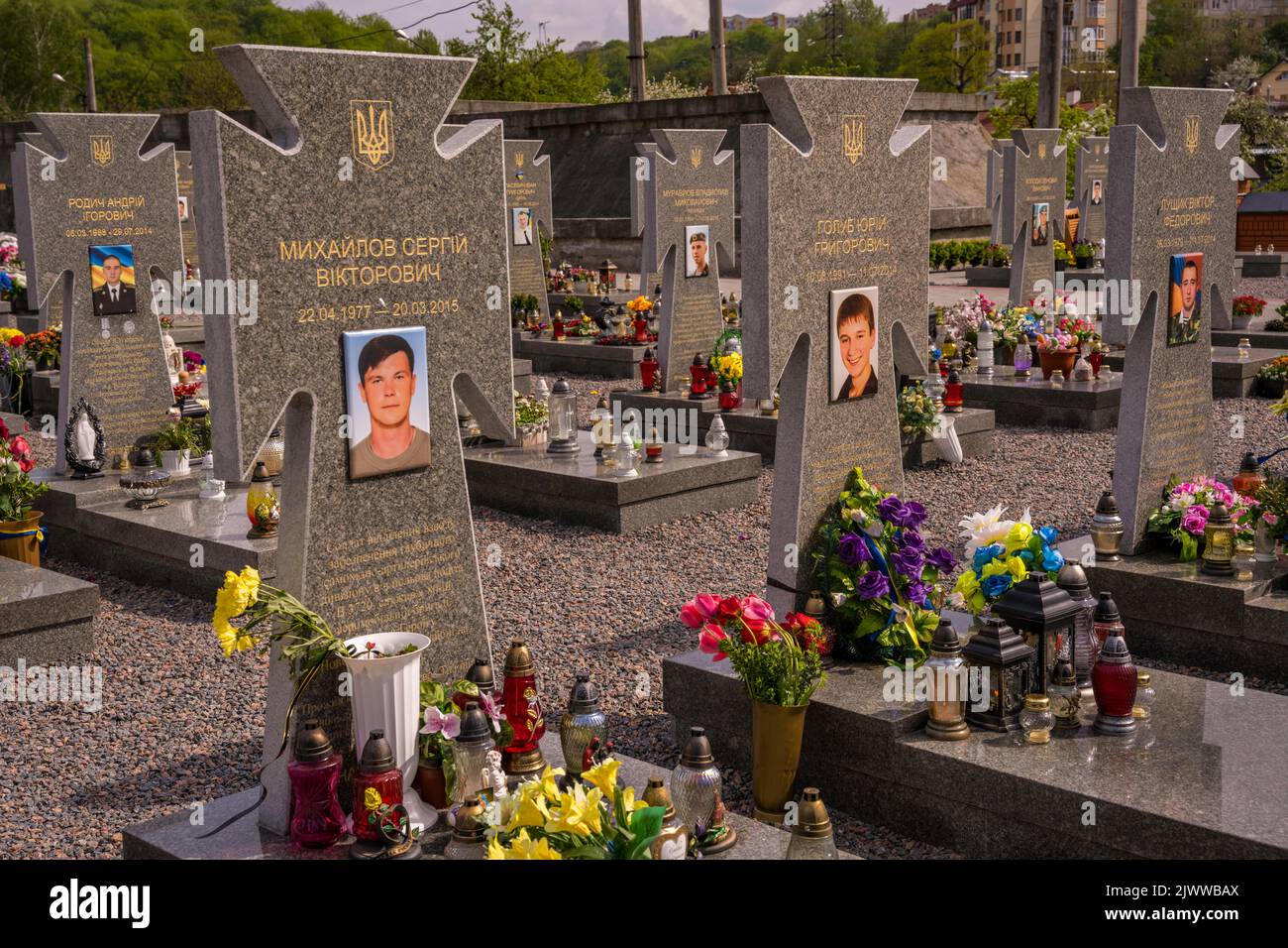 Kerze auf einem Grab in Lwiw, Ukraine Stockfoto