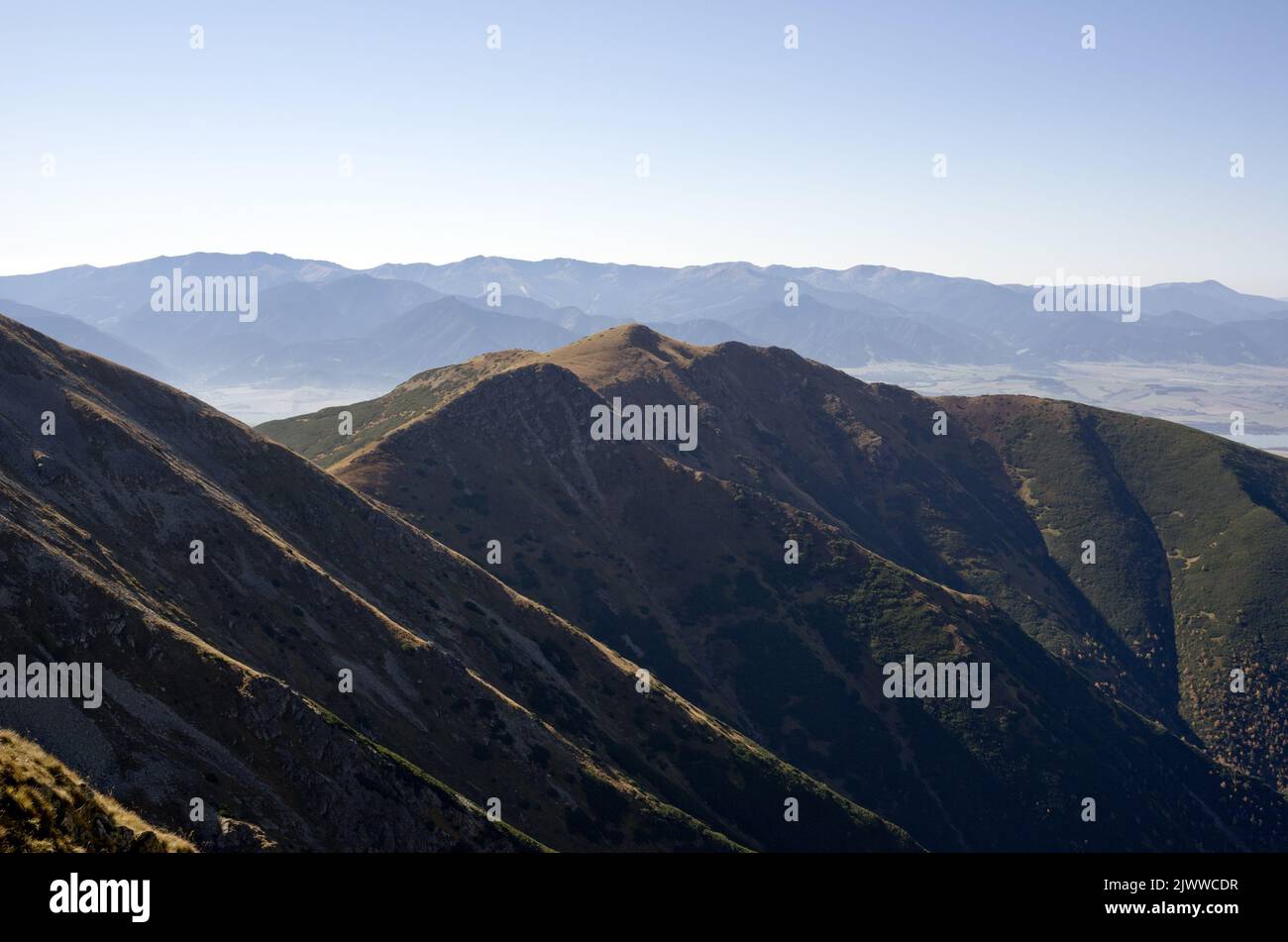 Felsen und Steine in der Westlichen Tatra (Rohace), Blick von Banikov Stockfoto