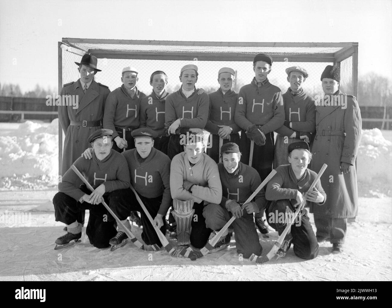 Bandylag, Kastavallen. Foto 1944. Bandylag, Kastvallen. Foto 1944. Stockfoto