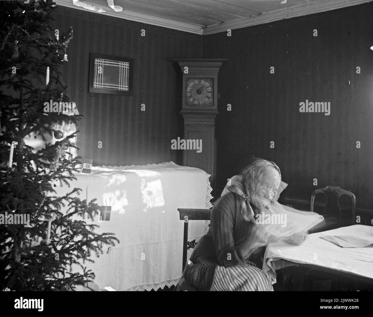 Karin Olsdotter geboren am 14. Oktober 1835 in Fagersta am 'Erik-Hans', gestorben am 14. März 1930. Ehefrau von Hans Nilsson bei 'Erik-anders' Åsmundshyttan Nummer 9 Karin Olsdotter född på 'Erik-Hans' i Fagersta 14 oktober 1835, död 14 mars 1930. Hudru Till Hans Nilsson på 'Erik-anders' Åsmundshyttan Nummer 9 Stockfoto