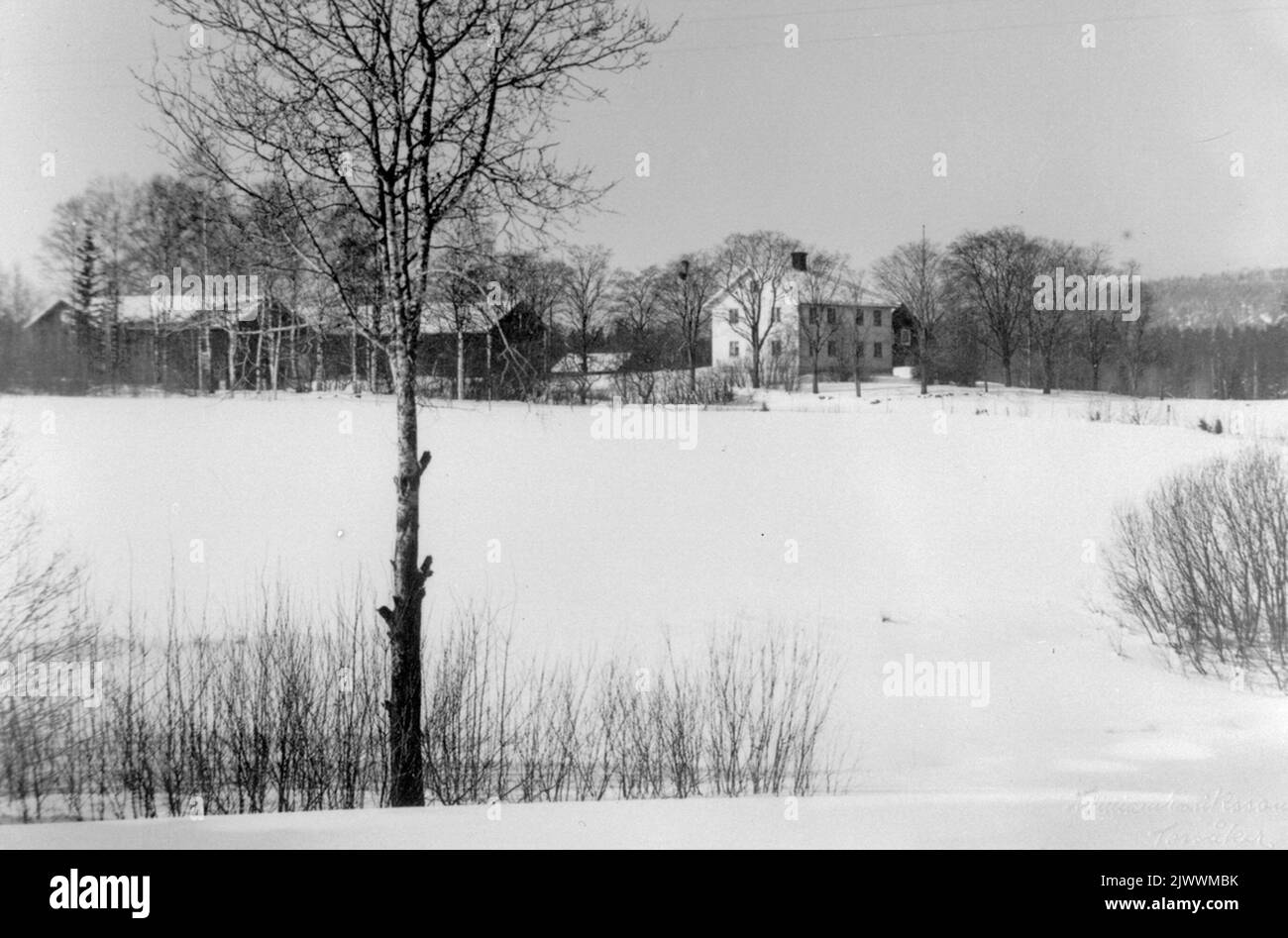 Åsmundshyttan Nummer 9 von Kvarnvägen im 1920s. Von der alten Straße nach anders OLS. Åsmundshyttan Nummer 9 från Kvarnvägen på 1920-talet. Tag från gamla vägen till anders OLS. Stockfoto