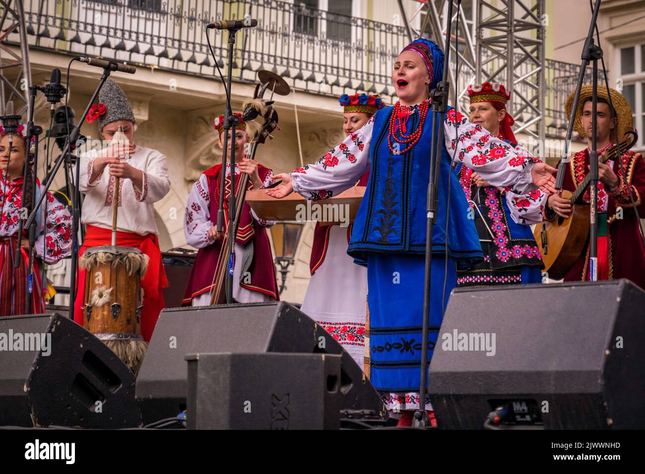 Volkstänzer bei einem Festival in Lemberg, Ukraine Stockfoto